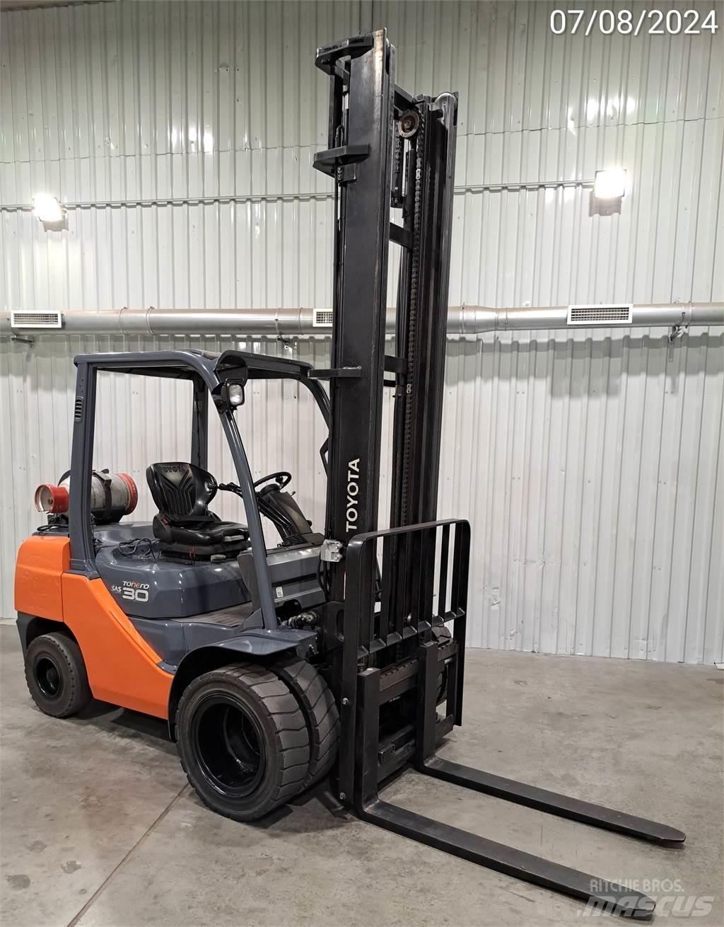 Toyota 02-8FGF30 Газові навантажувачі