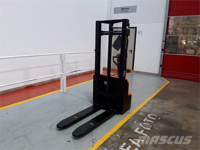 BT SHE100 Ручні штабелери