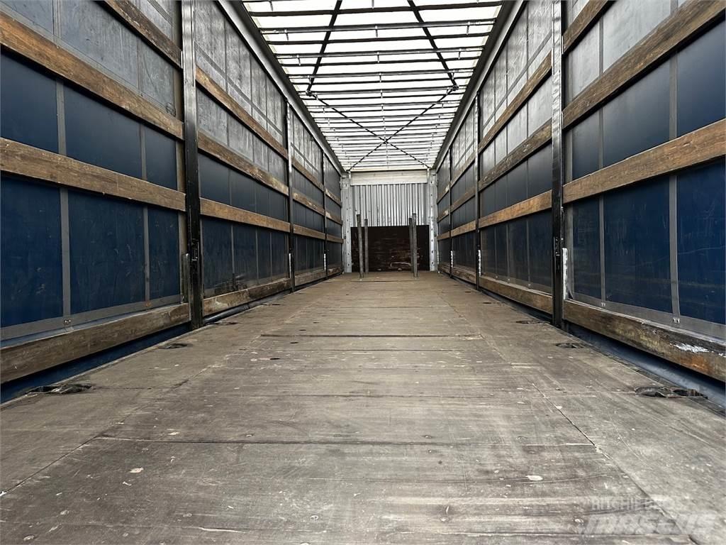 Kässbohrer , Тентовані напівпричепи