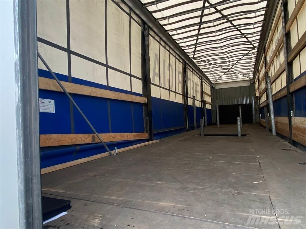 Kässbohrer , Тентовані напівпричепи