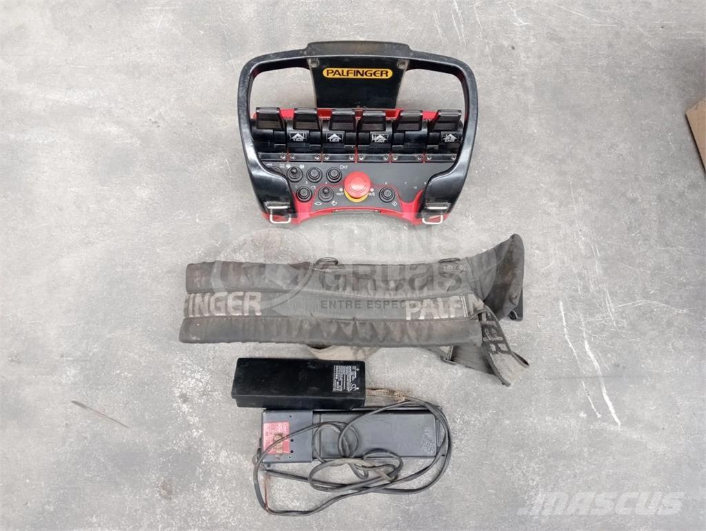 Palfinger PK 23500 Крани вантажників