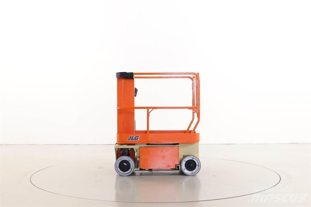 JLG 1230ES Вертикальні щоглові підйомники