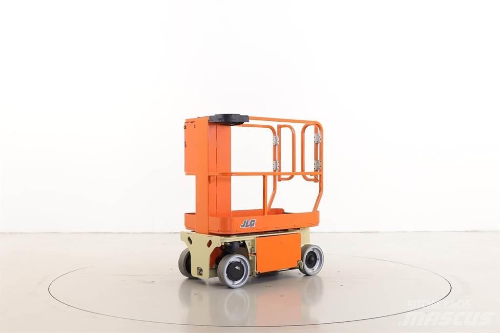 JLG 1230ES Вертикальні щоглові підйомники