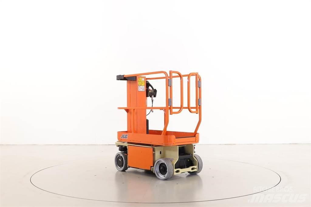 JLG 1230ES Вертикальні щоглові підйомники