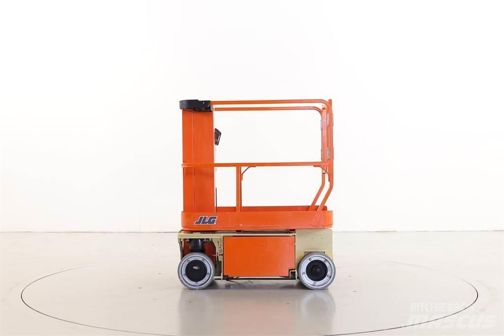 JLG 1230ES Вертикальні щоглові підйомники