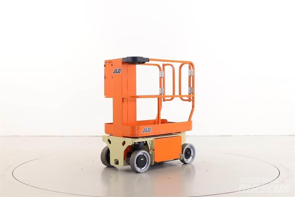 JLG 1230ES Вертикальні щоглові підйомники