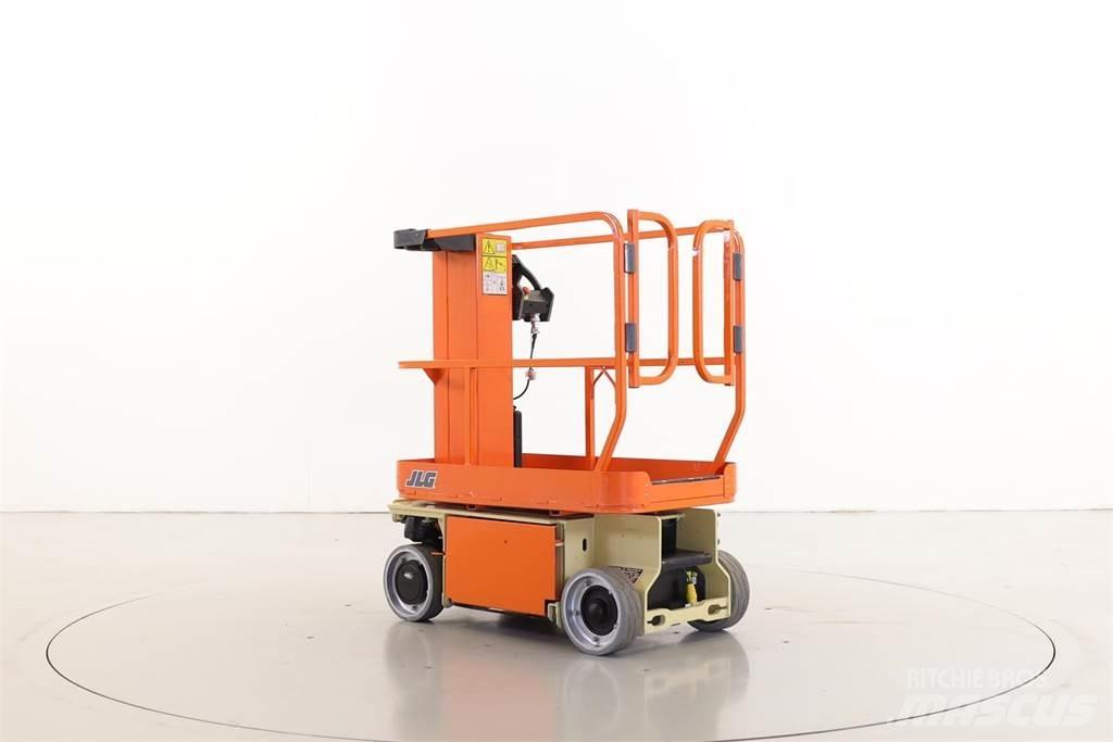 JLG 1230ES Вертикальні щоглові підйомники