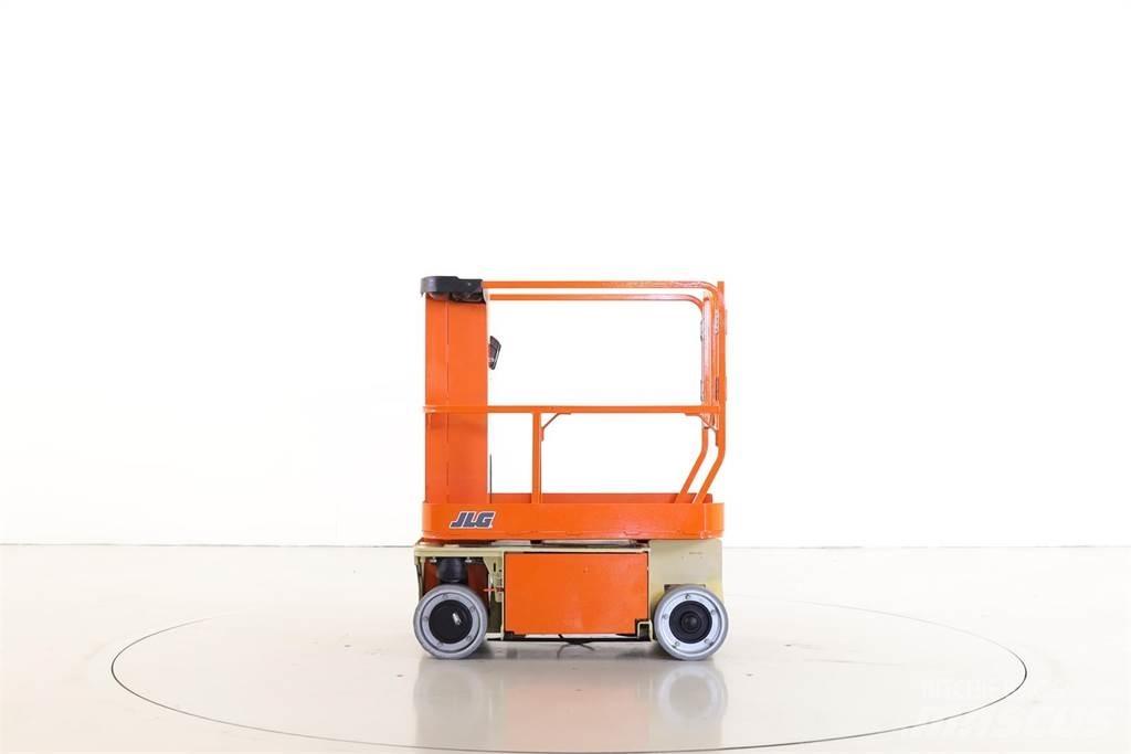 JLG 1230ES Вертикальні щоглові підйомники