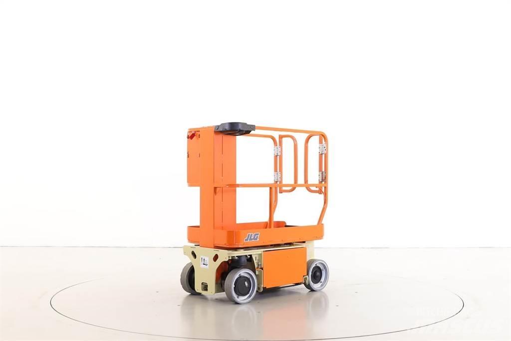 JLG 1230ES Вертикальні щоглові підйомники