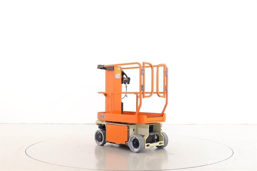 JLG 1230ES Вертикальні щоглові підйомники