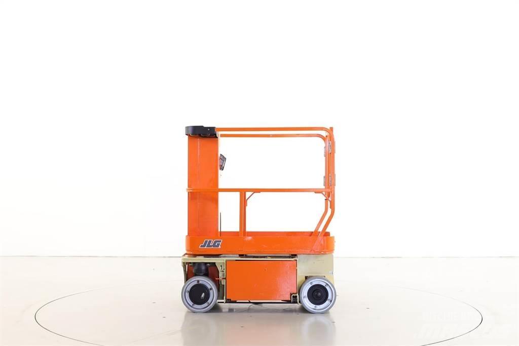 JLG 1230ES Вертикальні щоглові підйомники
