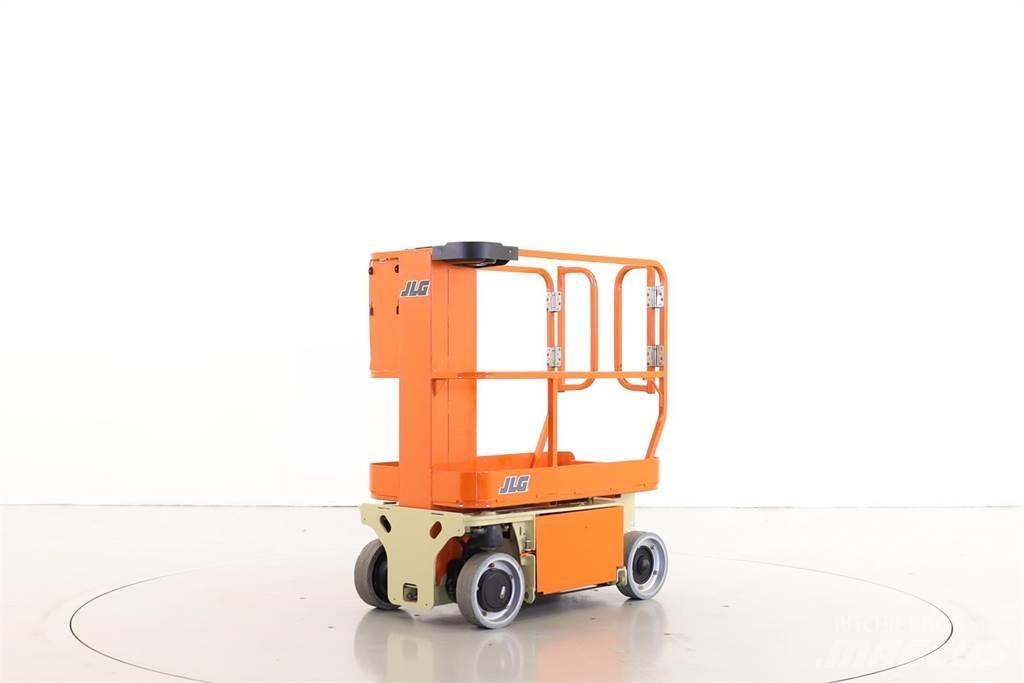 JLG 1230ES Вертикальні щоглові підйомники