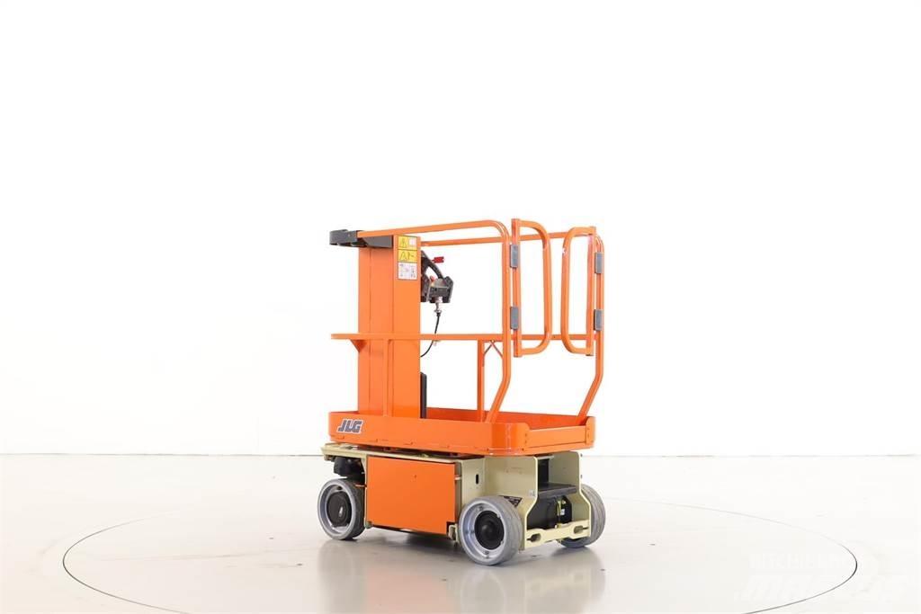 JLG 1230ES Вертикальні щоглові підйомники
