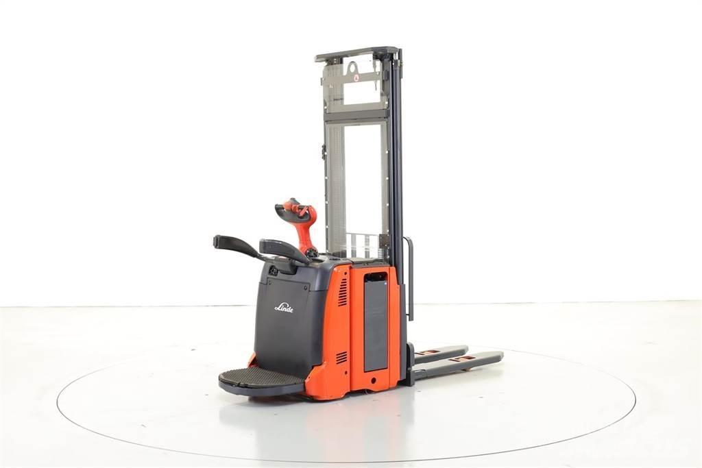 Linde L12AP Самохідні електроштабелери