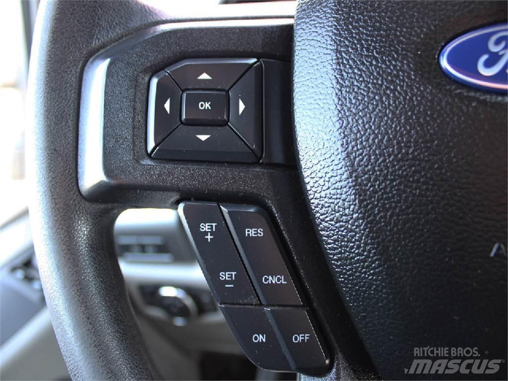 Ford F550 Вантажівки з гаковим підйомом