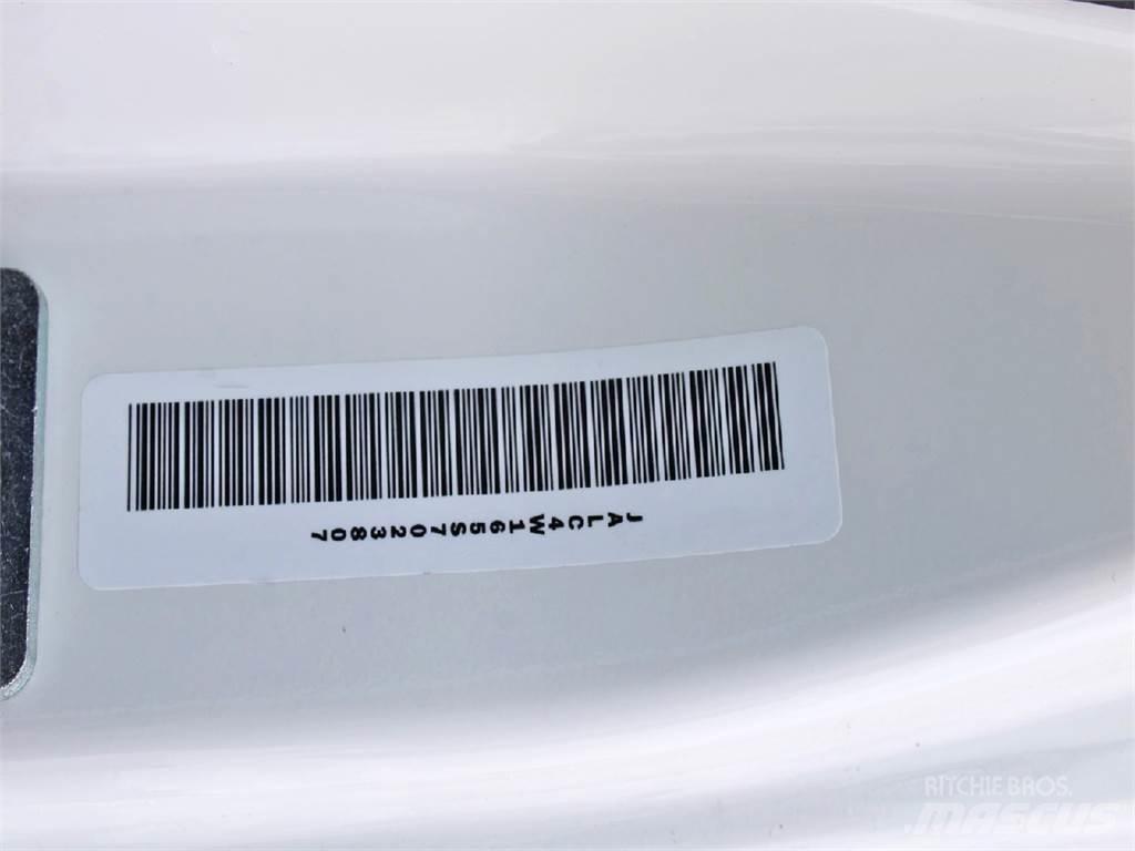Isuzu NPR-HD Фургони