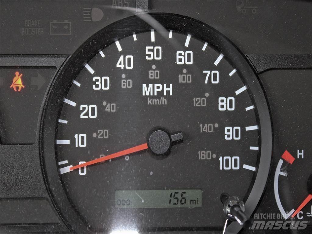 Isuzu NPR-HD Фургони