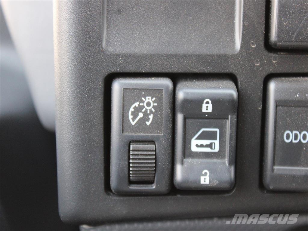 Isuzu NPR-HD Вантажівки з гаковим підйомом