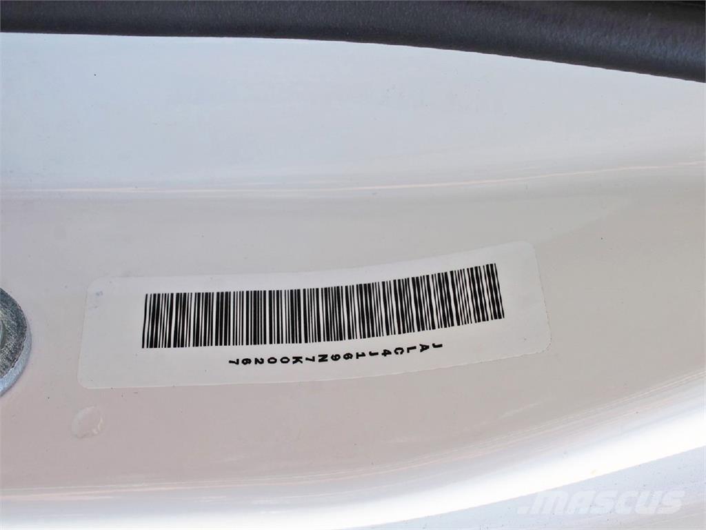 Isuzu NPR XD Фургони