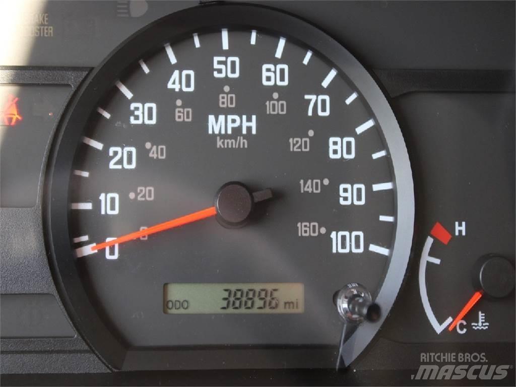 Isuzu NRR Фургони