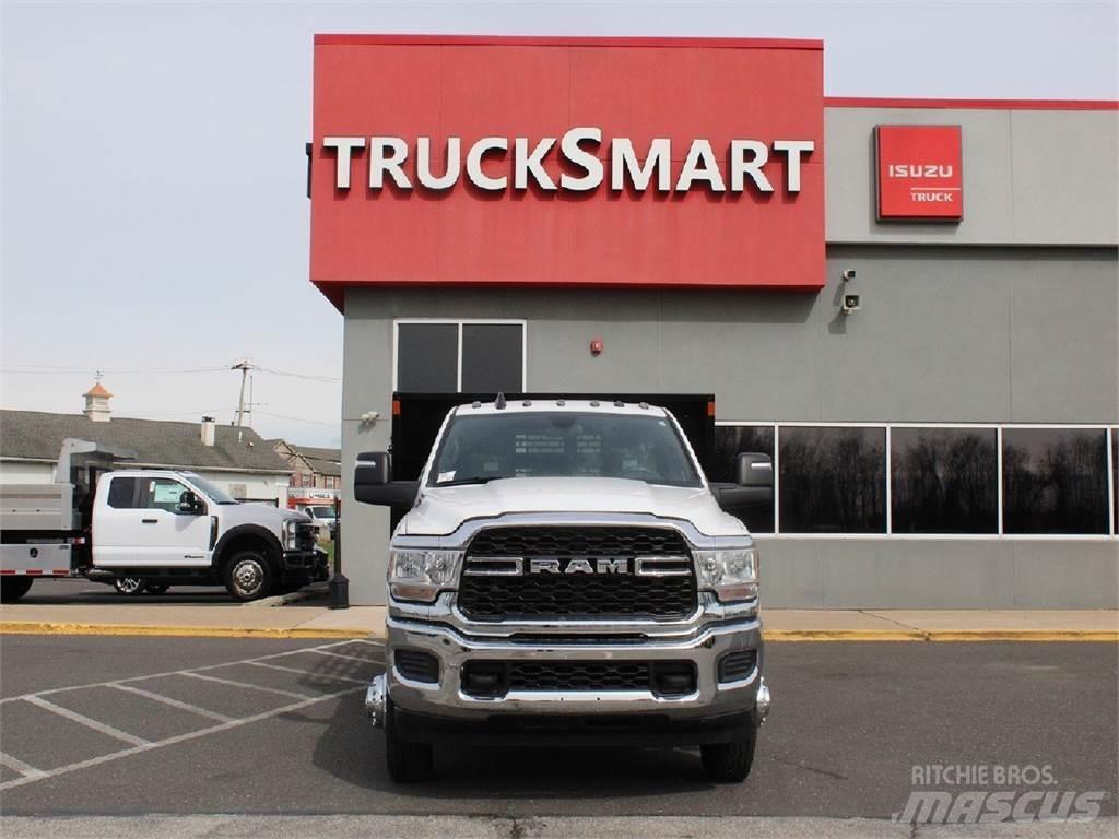 RAM 3500 Вантажівки-платформи/бокове розвантаження