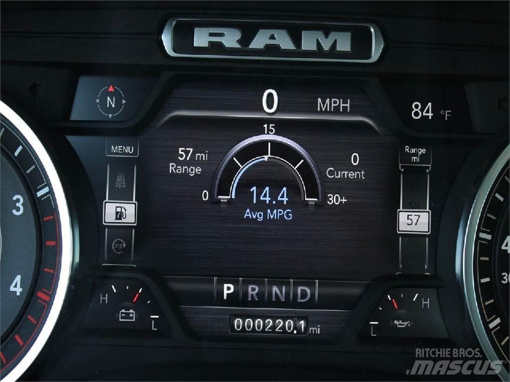 RAM 5500 Вантажівки-платформи/бокове розвантаження