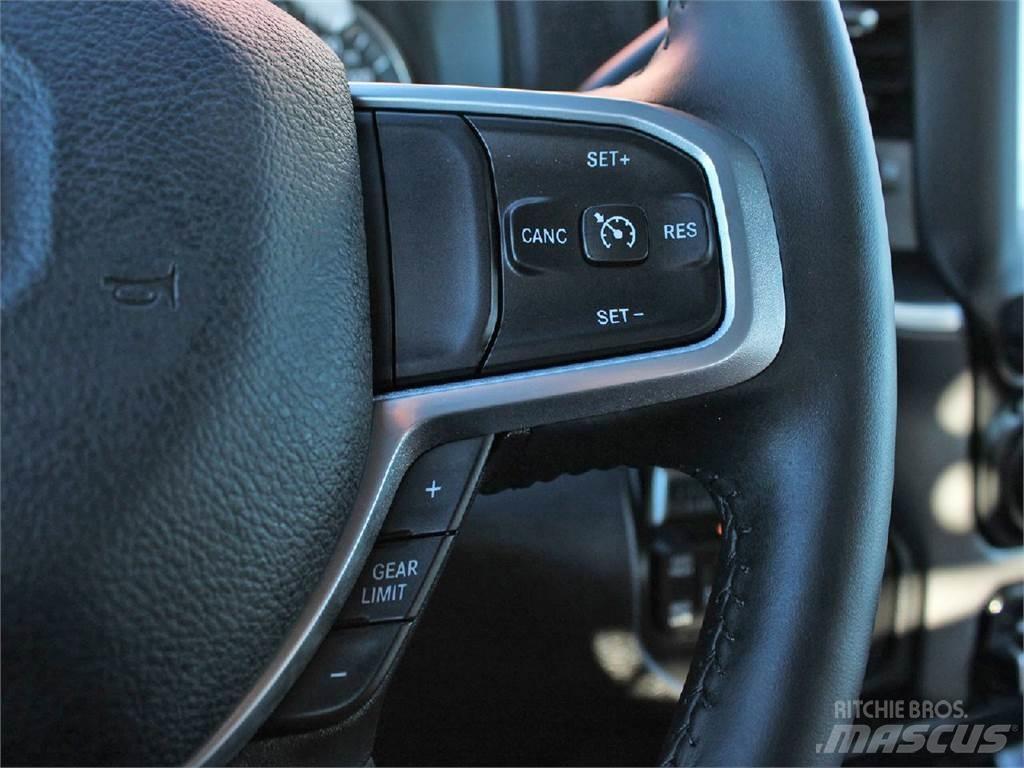 RAM 5500 Вантажівки з гаковим підйомом