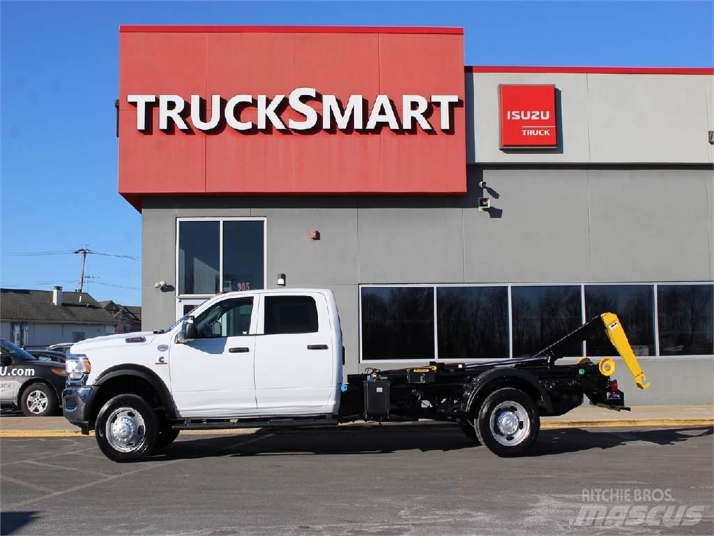 RAM 5500 Вантажівки з гаковим підйомом