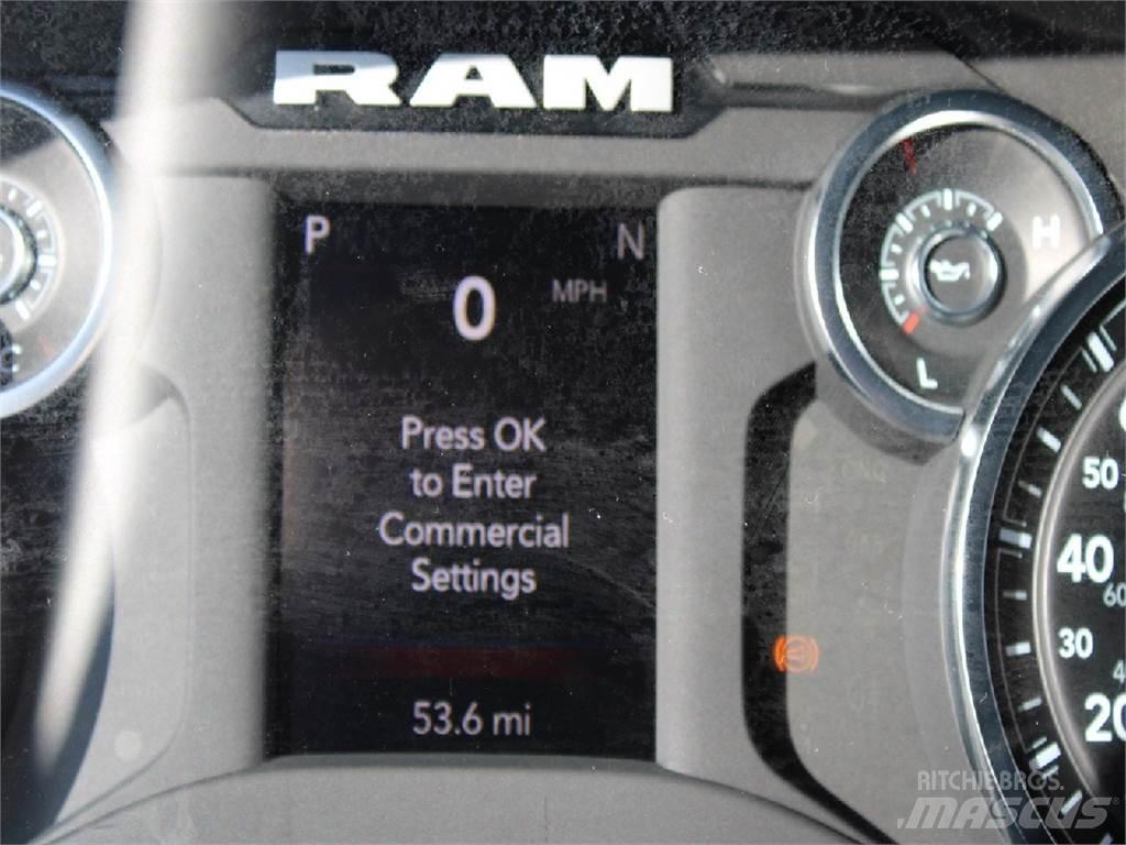 RAM 5500 Вантажівки з гаковим підйомом