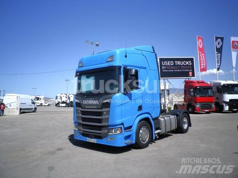 Scania R450 Тягачі