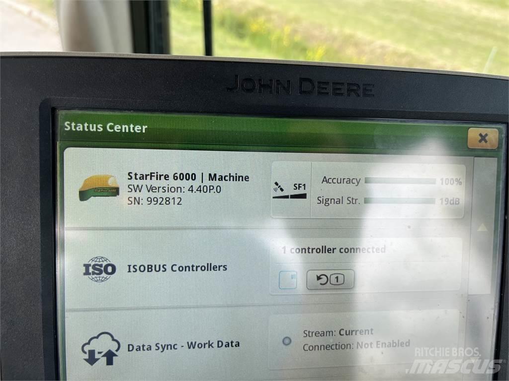 John Deere 6215R Трактори