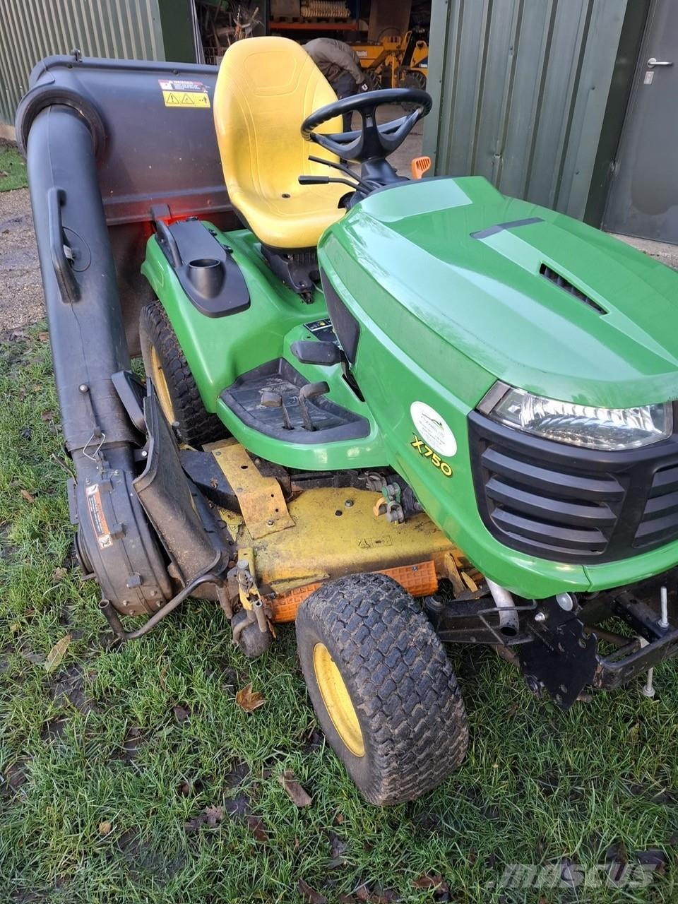 John Deere X750 Косилки