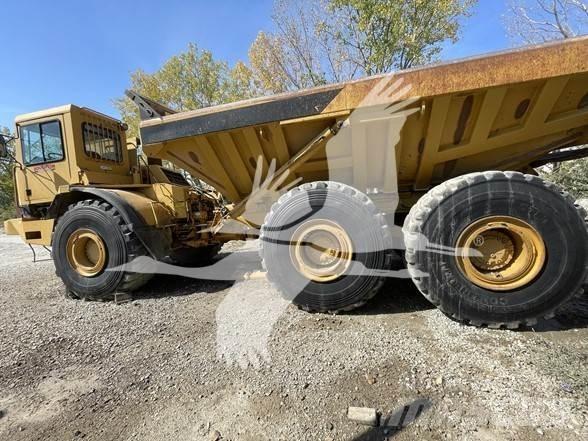 CAT D400D Зчленовані самоскиди