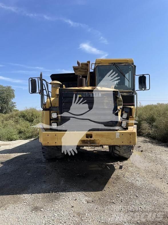 CAT D400D Зчленовані самоскиди