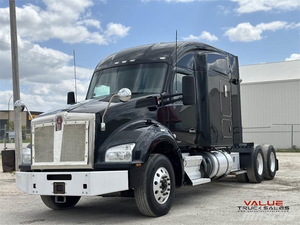 Kenworth T880 Тягачі