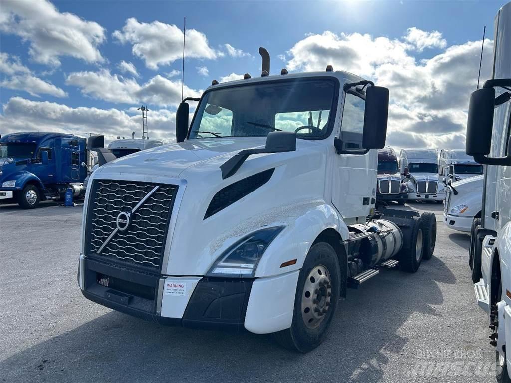 Volvo VNL 300 Тягачі