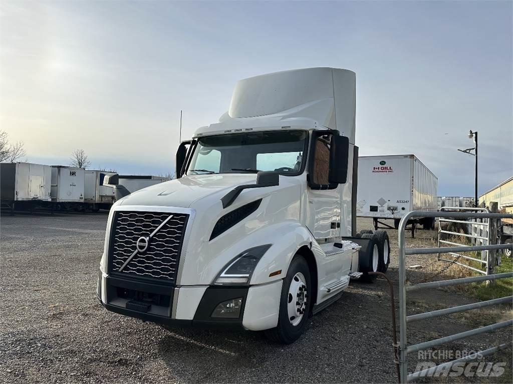 Volvo VNL300 Тягачі