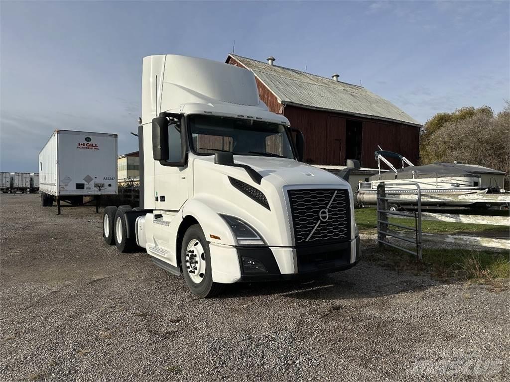 Volvo VNL300 Тягачі