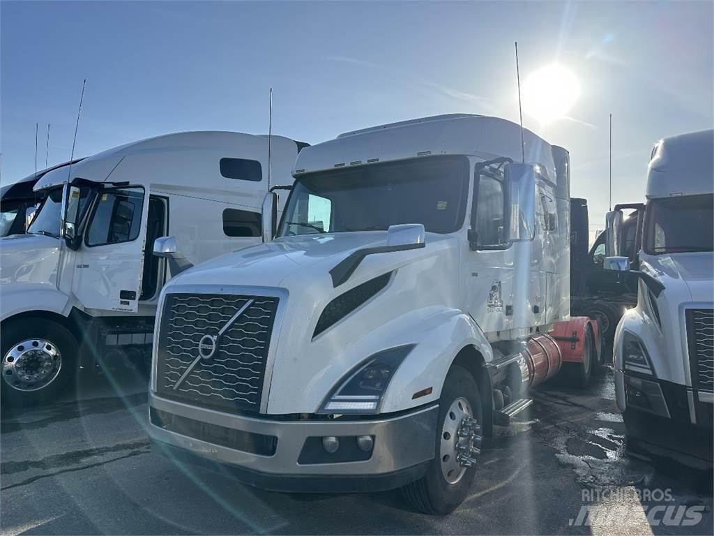 Volvo VNL740 Тягачі