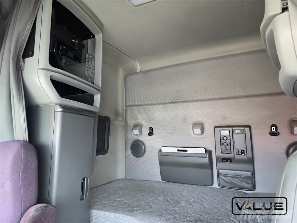 Volvo VNL740 Тягачі