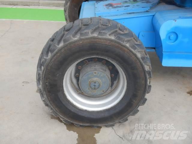 Aichi SP21AJ Телескопічні підйомники