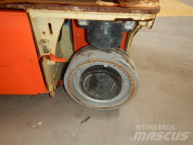 JLG 1230ES Вертикальні щоглові підйомники