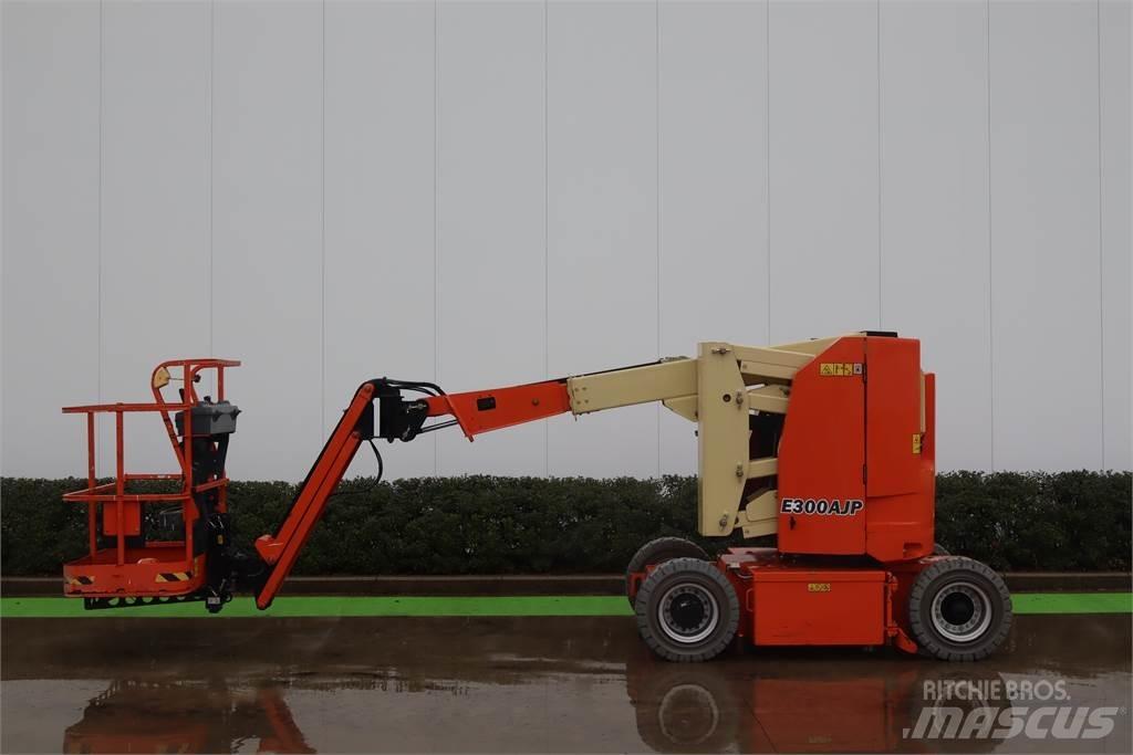 JLG E300AJP Колінчаті підйомники