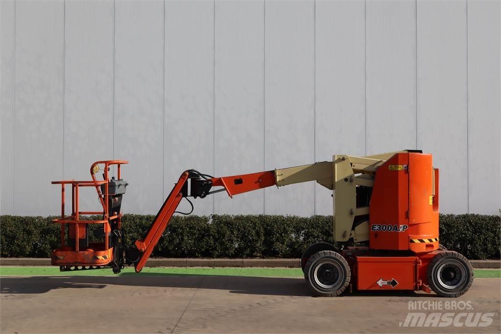 JLG E300AJP Колінчаті підйомники