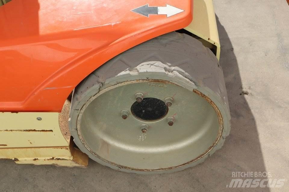 JLG Toucan 12E+ Вертикальні щоглові підйомники