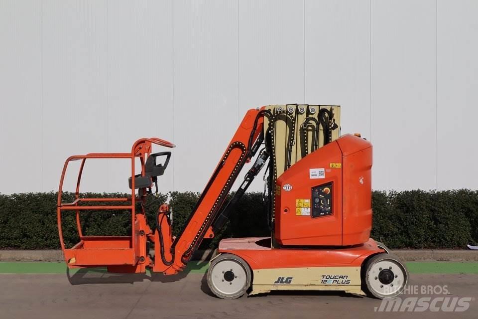 JLG Toucan 12E+ Вертикальні щоглові підйомники