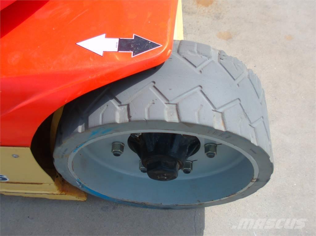 JLG Toucan 12E+ Вертикальні щоглові підйомники