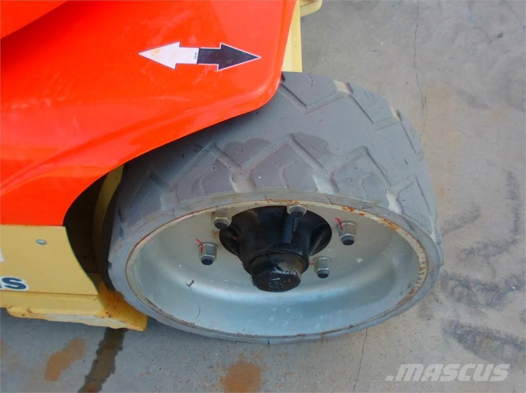 JLG Toucan 12E+ Вертикальні щоглові підйомники