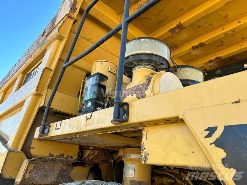 CAT 771D Кар`єрні самоскиди