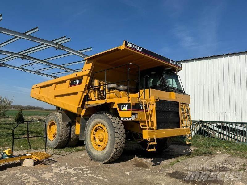CAT 771D Кар`єрні самоскиди